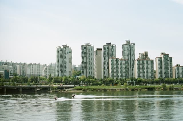 Economic Turmoil Deepens: Rising Foreclosures and Political Unrest Shake Markets