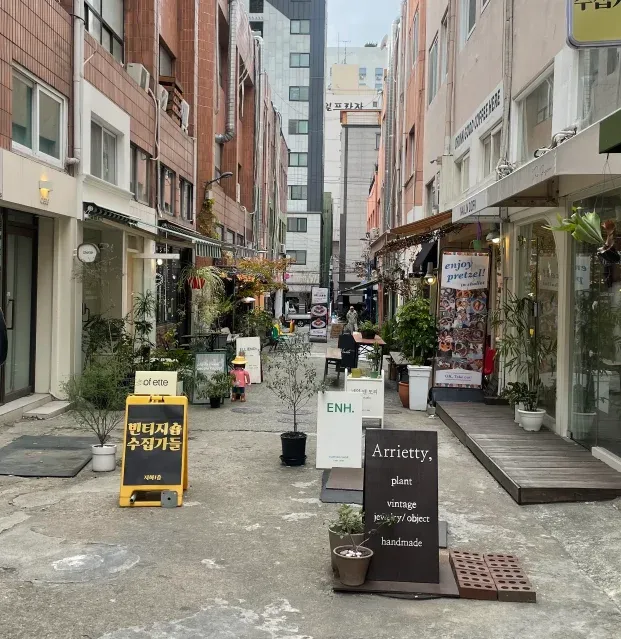 Busan Small Businesses Struggle Amid Rising Closures and Vacancies